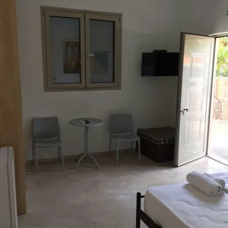 Appartamento Iaso - Studio Just 50m To The Beach Stoúpa